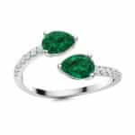 Teardrop-shaped men's emerald ring